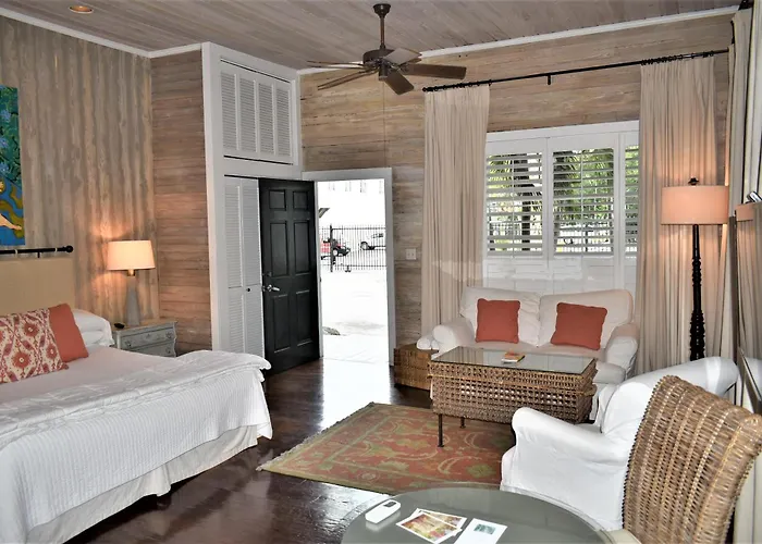 Simonton Court Historic Inn & Cottages